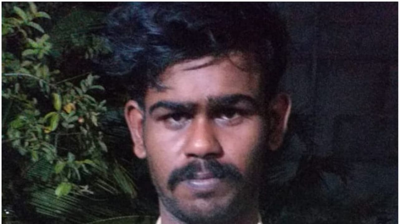 ആന്ധ്രയില് നിന്ന് ട്രെയിന് മാര്ഗം കഞ്ചാവ് കടത്ത്; യുവാവ് പിടിയില് ആന്ധ്രയില് നിന്ന് ട്രെയിന് മാര്ഗം കഞ്ചാവ് കടത്ത്; യുവാവ് പിടിയില്