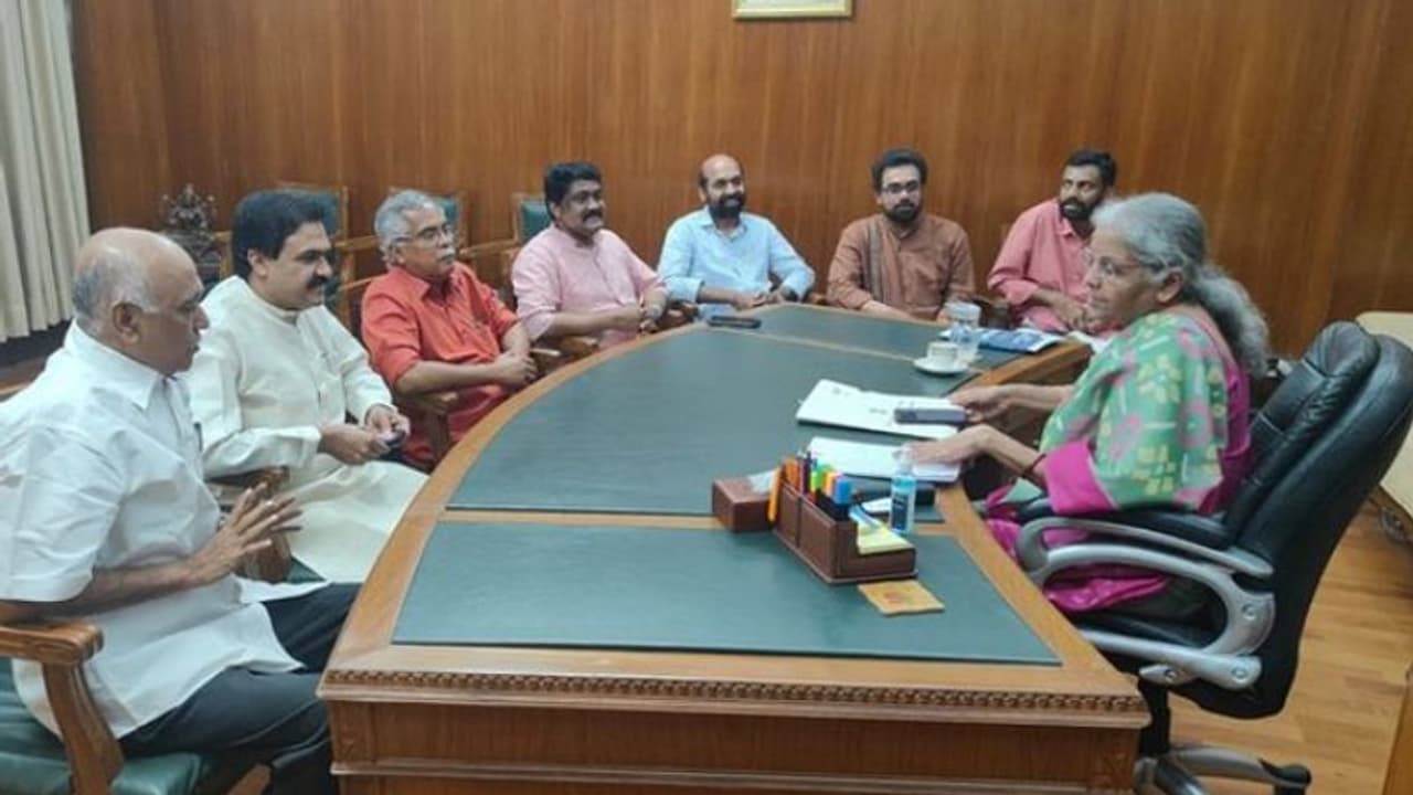 'കേരളത്തിന് കൂടുതല് സാമ്പത്തിക സഹായം അനുവദിക്കണം'; കേന്ദ്ര ധനമന്ത്രിയോട് എംപിമാര് 'കേരളത്തിന് കൂടുതല് സാമ്പത്തിക സഹായം അനുവദിക്കണം'; കേന്ദ്ര ധനമന്ത്രിയോട് എംപിമാര്