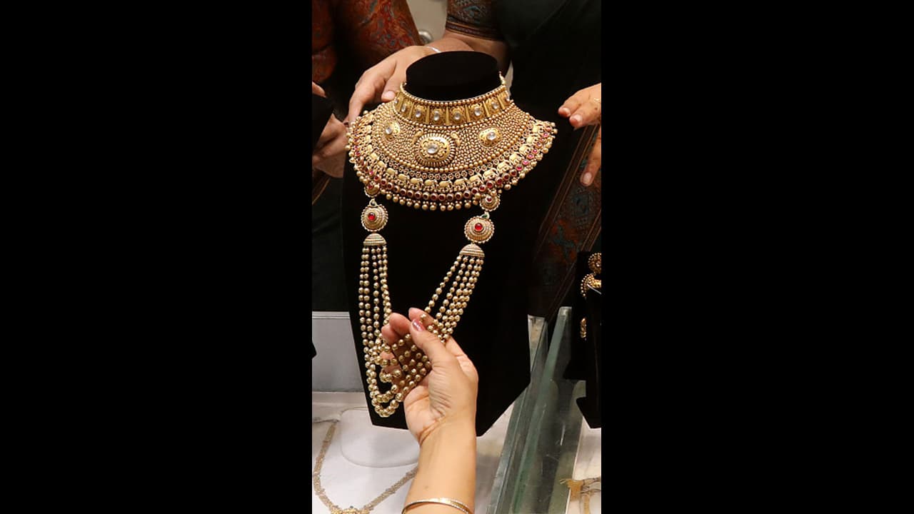 தங்கம் விலை அதிகரிக்க வாய்ப்பு... உடனே வாங்கி போடுங்க ஆனந்த் சீனிவாசன்!