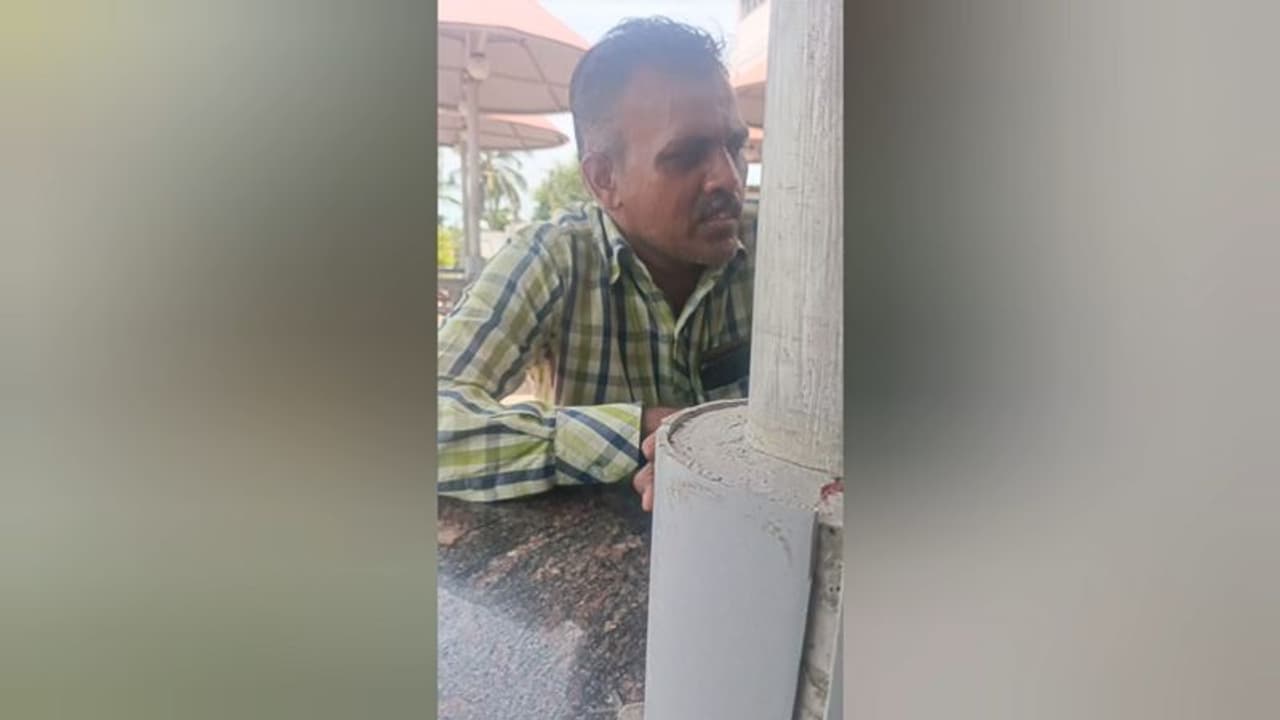 தொடக்கப்பள்ளி மாணவிகளிடம் பாலியல் சீண்டல்; அரசுப்பள்ளி ஆசிரியர் அதிரடி கைது தொடக்கப்பள்ளி மாணவிகளிடம் பாலியல் சீண்டல்; அரசுப்பள்ளி ஆசிரியர் அதிரடி கைது