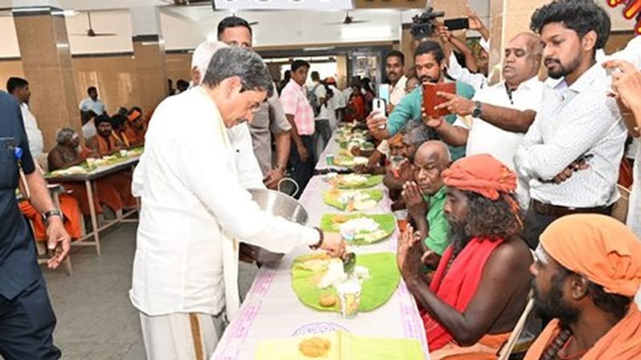 ஆரியன், திராவிடன் என அந்நியர்கள் நம்மிடையே பிரிவினையை ஏற்படுத்தினார்கள் ஆளுநர் ரவி பேச்சு ஆரியன், திராவிடன் என அந்நியர்கள் நம்மிடையே பிரிவினையை ஏற்படுத்தினார்கள் ஆளுநர் ரவி பேச்சு