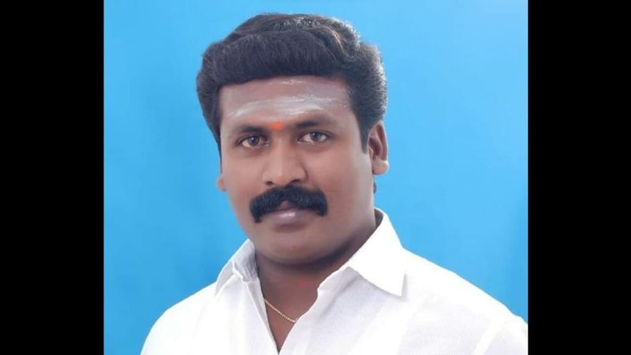 பழைய இரும்பு கடையில் புகுந்து திருட்டு; இந்து மக்கள் கட்சி செயலாளர் உள்பட 13 பேர் அதிரடி கைது பழைய இரும்பு கடையில் புகுந்து திருட்டு; இந்து மக்கள் கட்சி செயலாளர் உள்பட 13 பேர் அதிரடி கைது