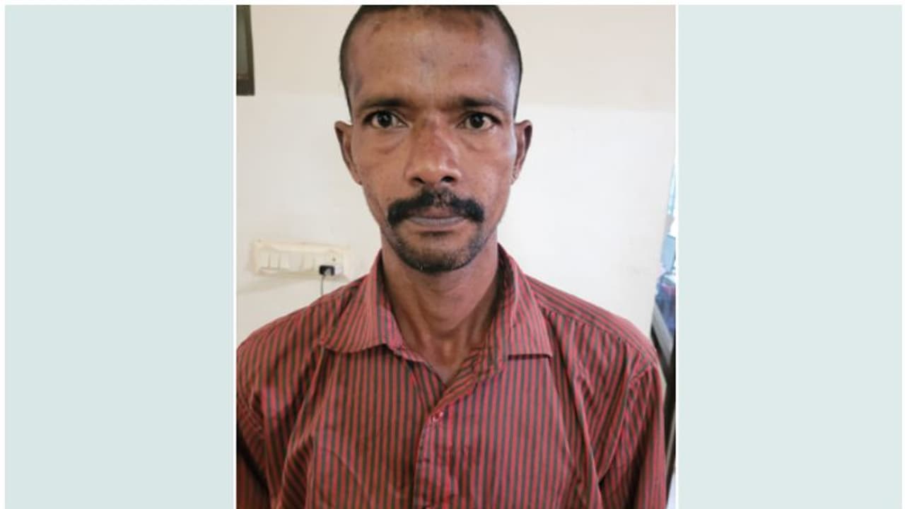 വിധവ പെൻഷനായി ലഭിച്ച തുക കൊടുത്തില്ല; സ്വന്തം അമ്മയോട് ക്രൂരത, മരക്കമ്പുകൊണ്ട് അടിച്ചു, മകൻ അറസ്റ്റിൽ വിധവ പെൻഷനായി ലഭിച്ച തുക കൊടുത്തില്ല; സ്വന്തം അമ്മയോട് ക്രൂരത, മരക്കമ്പുകൊണ്ട് അടിച്ചു, മകൻ അറസ്റ്റിൽ