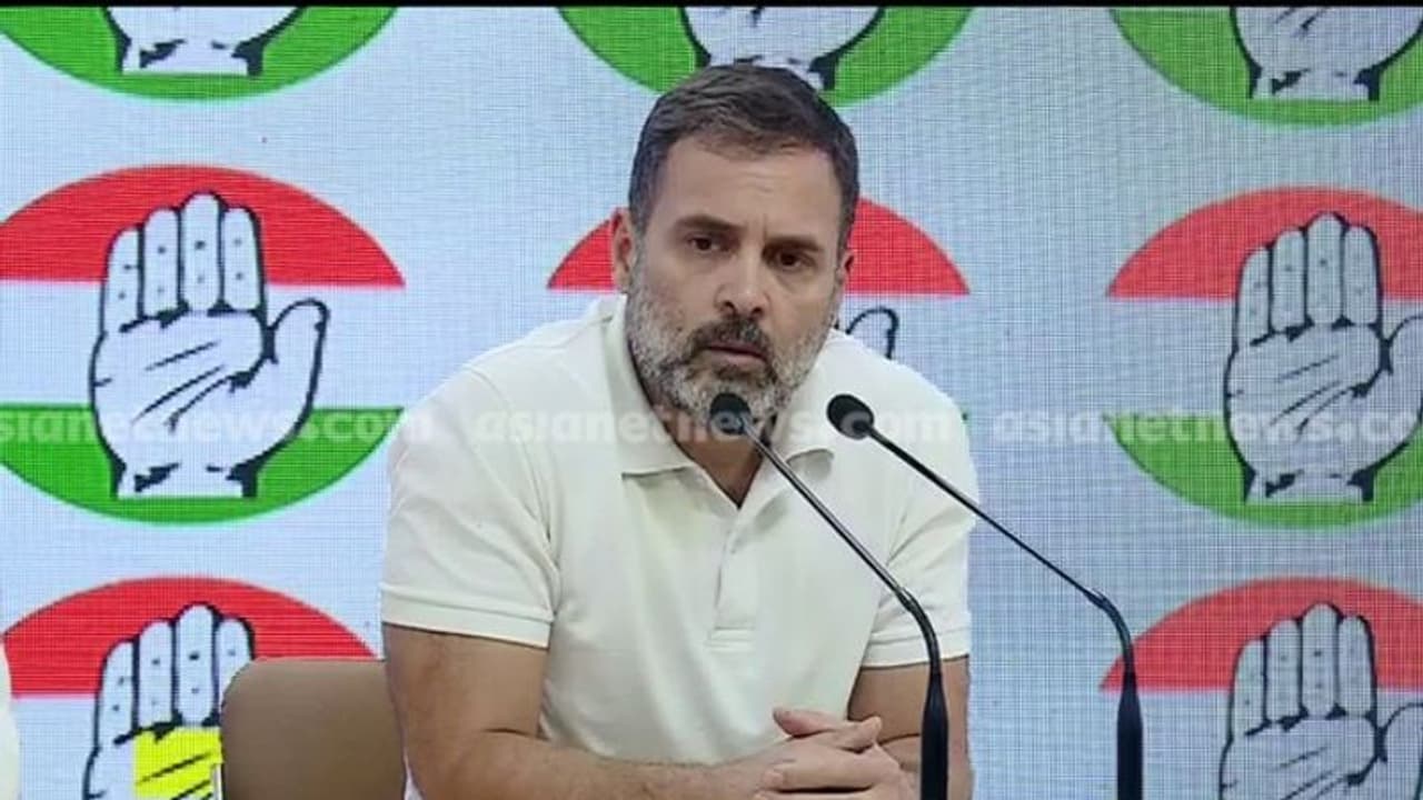 രാഹുൽ ഗാന്ധിയുടെ എം പി സ്ഥാനം പുനഃസ്ഥാപിച്ചതിനെതിരെ സുപ്രീം കോടതിയിൽ ഹർജി