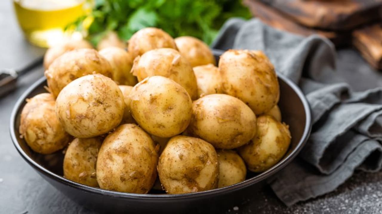 ഉരുളക്കിഴങ്ങ് കഴിക്കുന്നത് ശരിക്കും വണ്ണം കൂട്ടുമോ? ഉരുളക്കിഴങ്ങ് കഴിക്കുന്നത് ശരിക്കും വണ്ണം കൂട്ടുമോ?