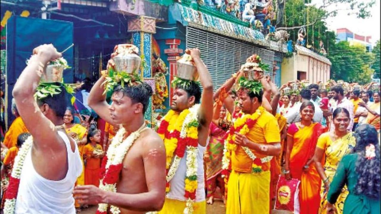 திருமணஞ்சேரி ஸ்ரீ கல்யாண மாரியம்மன் கோயிலில் விமரிசையாக நடைபெற்ற பால்குட திருவிழா.. திருமணஞ்சேரி ஸ்ரீ கல்யாண மாரியம்மன் கோயிலில் விமரிசையாக நடைபெற்ற பால்குட திருவிழா..