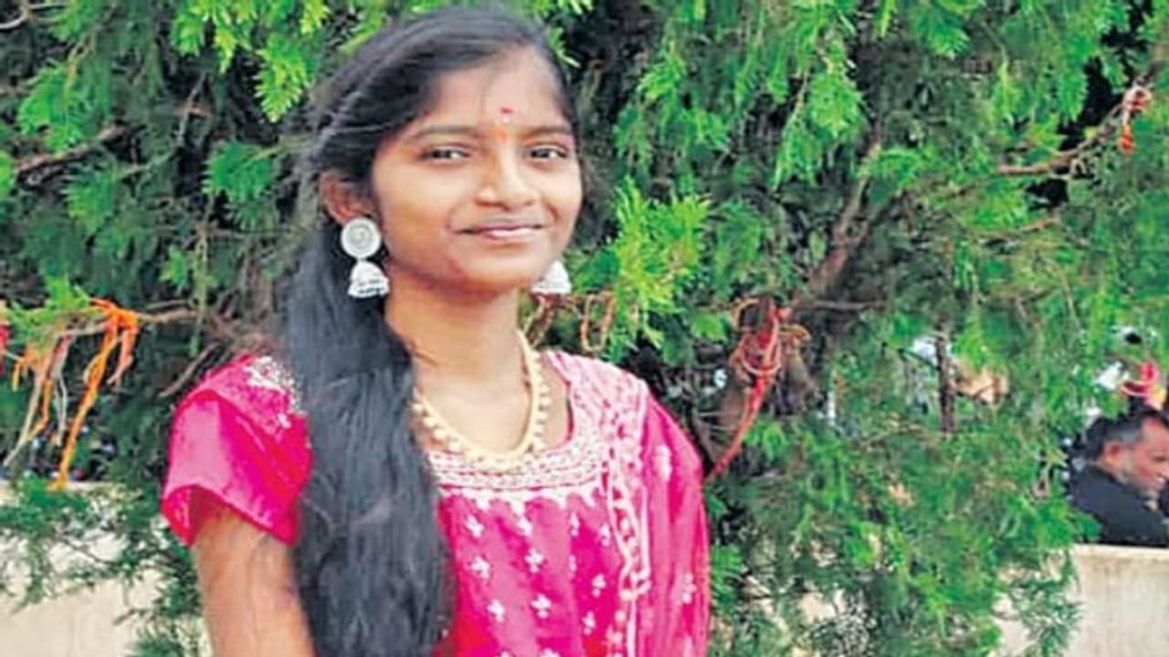 ఫ్రెషర్స్ డేలో డ్యాన్స్ చేస్తూ..ఇంటర్ విద్యార్థిని గుండెపోటుతో మృతి.. ఫ్రెషర్స్ డేలో డ్యాన్స్ చేస్తూ..ఇంటర్ విద్యార్థిని గుండెపోటుతో మృతి..