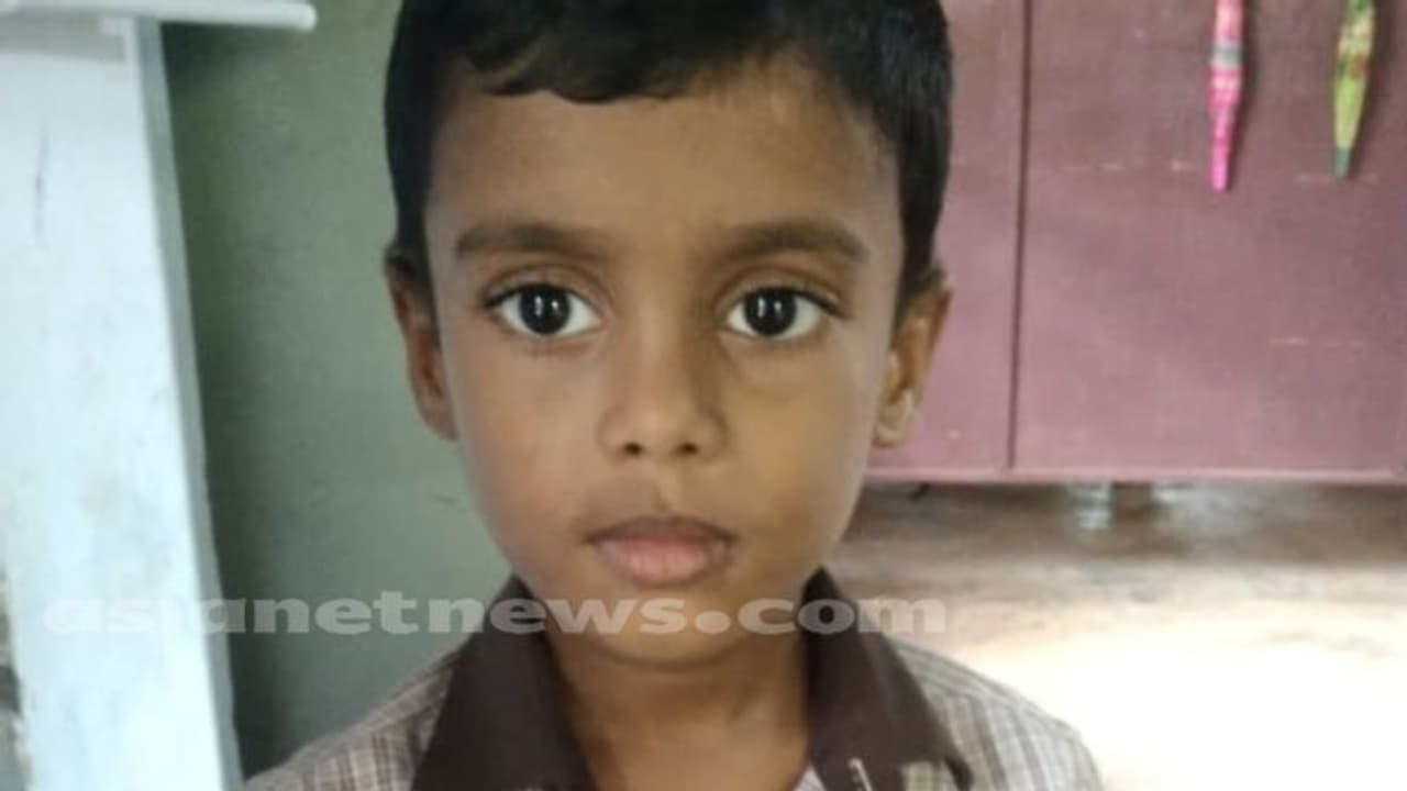 കണ്ണൂരിൽ കടുത്ത പനി ബാധിച്ച് അഞ്ച് വയസുകാരൻ മരിച്ചു കണ്ണൂരിൽ കടുത്ത പനി ബാധിച്ച് അഞ്ച് വയസുകാരൻ മരിച്ചു