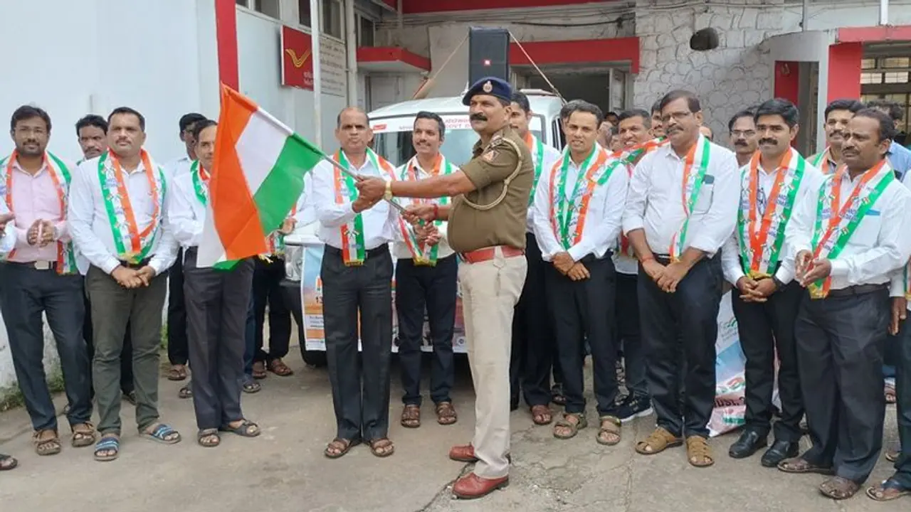 ಉಡುಪಿ ಅಂಚೆ ಕಚೇರಿ ವತಿಯಿಂದ 'ಹರ್ ಘರ್ ತಿರಂಗಾ' ಜನಜಾಗೃತಿ ಜಾಥಾ ಉಡುಪಿ ಅಂಚೆ ಕಚೇರಿ ವತಿಯಿಂದ 'ಹರ್ ಘರ್ ತಿರಂಗಾ' ಜನಜಾಗೃತಿ ಜಾಥಾ