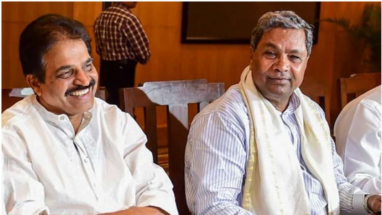 കെസി വേണുഗോപാൽ ഇടപെട്ടു, തീരുമാനമെടുത്ത് കർണാടക സർക്കാർ; ഓണത്തിന് കേരളത്തിലേക്ക് സ്പെഷ്യൽ ബസ് എത്തും കെസി വേണുഗോപാൽ ഇടപെട്ടു, തീരുമാനമെടുത്ത് കർണാടക സർക്കാർ; ഓണത്തിന് കേരളത്തിലേക്ക് സ്പെഷ്യൽ ബസ് എത്തും