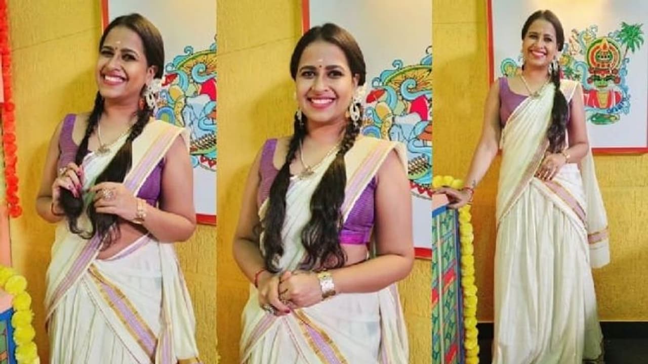 കസവ് സാരിയും മുല്ലപ്പൂവും; 'ഫെസ്റ്റിവല് മോഡ്' ചിത്രങ്ങളുമായി സാധിക കസവ് സാരിയും മുല്ലപ്പൂവും; 'ഫെസ്റ്റിവല് മോഡ്' ചിത്രങ്ങളുമായി സാധിക