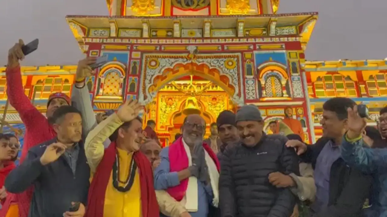 Jailer star Rajinikanth visits Badrinath temple to offer prayers (Photos and Video) Jailer star Rajinikanth visits Badrinath temple to offer prayers (Photos and Video)