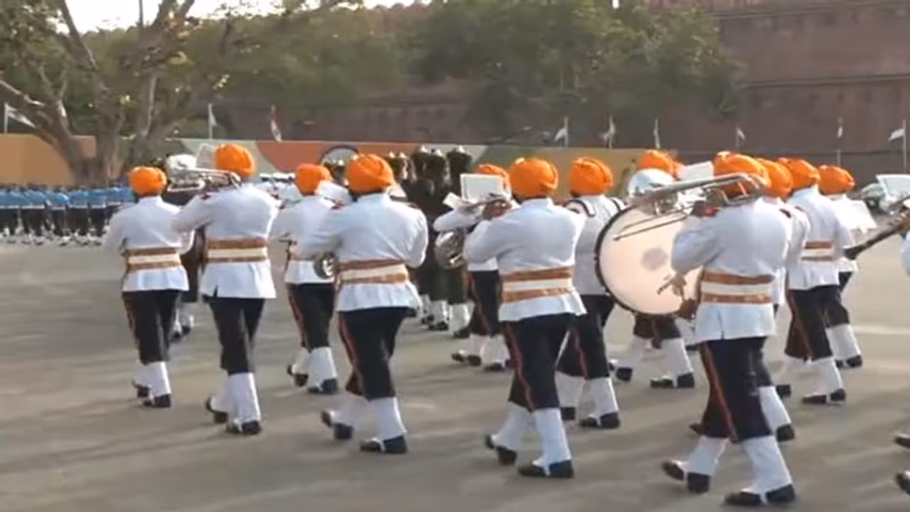 சுதந்திர தினம்: டெல்லி செங்கோட்டையில் அணிவகுப்பு ஒத்திகை!