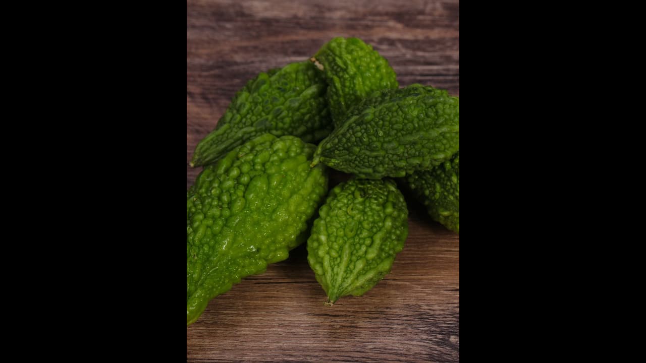 டெங்குவில் இருந்து மீண்டு வர பாகற்காய் உதவுமா? அதில் உள்ள நன்மைகள் பற்றி தெரிஞ்சுக்கோங்க.. டெங்குவில் இருந்து மீண்டு வர பாகற்காய் உதவுமா? அதில் உள்ள நன்மைகள் பற்றி தெரிஞ்சுக்கோங்க..