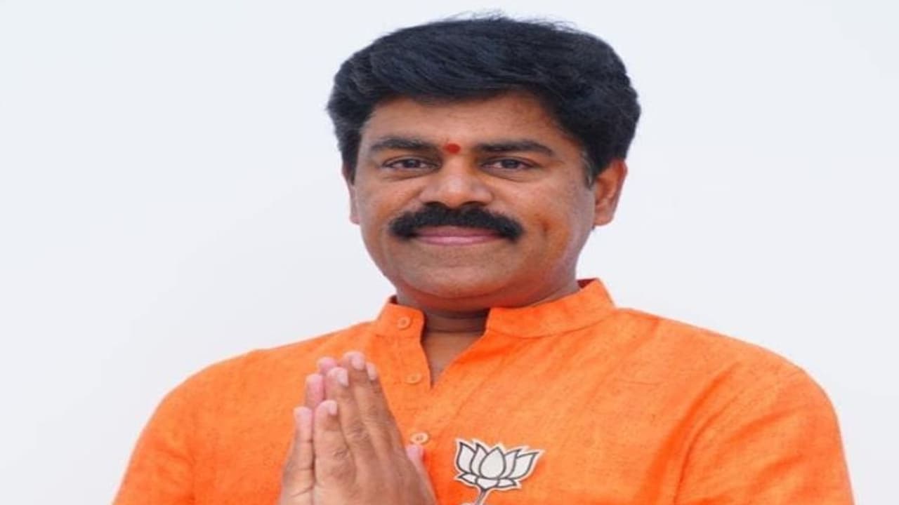 నిజామాబాద్ లో బీజేపీకి షాక్.. పార్టీకి రాజీనామా చేసిన వినయ్ కుమార్ రెడ్డి.. ఎంపీ అర్వింద్ తో విబేధాలే కారణం ? 