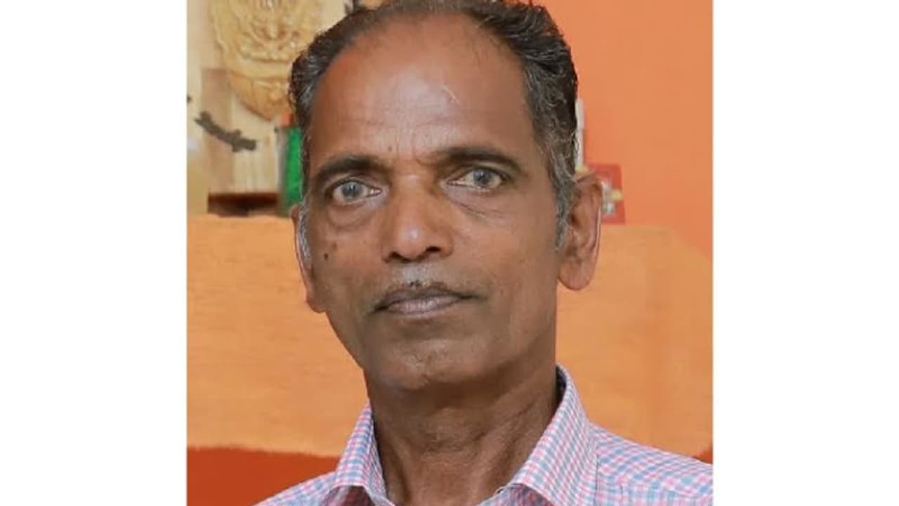 മകന്റെ വാഹനം ജപ്തി ചെയ്തു, പിന്നാലെ വിഷം ഉള്ളിൽ ചെന്ന നിലയിൽ കണ്ടെത്തിയ പിതാവ് മരിച്ചു മകന്റെ വാഹനം ജപ്തി ചെയ്തു, പിന്നാലെ വിഷം ഉള്ളിൽ ചെന്ന നിലയിൽ കണ്ടെത്തിയ പിതാവ് മരിച്ചു