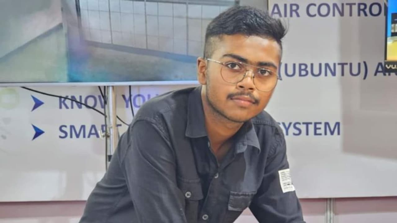 'ഡ്രൈവര്‍ ഉറങ്ങിയാല്‍ വാഹനം ഓഫാകും'; മോഡൽ അവതരിപ്പിച്ച് മലയാളി പ്ലസ്ടു വിദ്യാര്‍ഥി