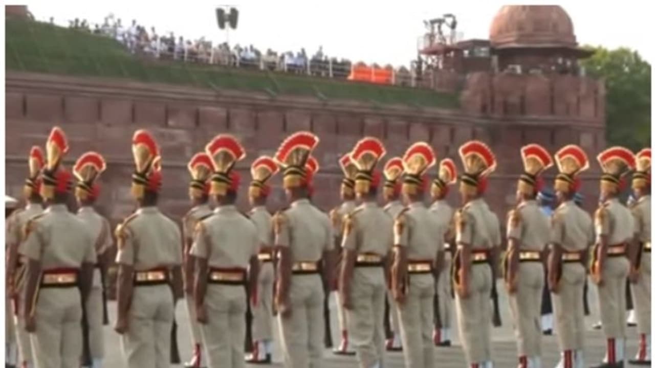 സ്വാതന്ത്ര്യദിനാഘോഷം: കനത്ത ജാഗ്രതയിൽ രാജ്യം; പ്രതിഷേധത്തിന് സാധ്യതയെന്ന് ഇന്റലിജൻസ് മുന്നറിയിപ്പ് സ്വാതന്ത്ര്യദിനാഘോഷം: കനത്ത ജാഗ്രതയിൽ രാജ്യം; പ്രതിഷേധത്തിന് സാധ്യതയെന്ന് ഇന്റലിജൻസ് മുന്നറിയിപ്പ്