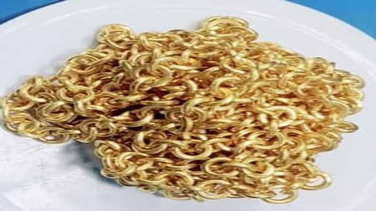 హైద్రాబాద్ శంషాబాద్ ఎయిర్ పోర్టులో రెండు రోజుల్లో 10 కిలోల బంగారం సీజ్: ఐదుగురు అరెస్ట్ హైద్రాబాద్ శంషాబాద్ ఎయిర్ పోర్టులో రెండు రోజుల్లో 10 కిలోల బంగారం సీజ్: ఐదుగురు అరెస్ట్