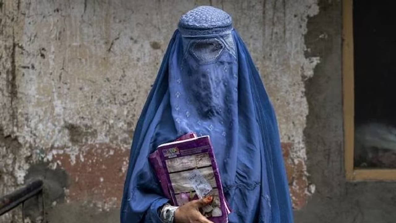 വിദ്യാർത്ഥിനികളെ വീണ്ടും പ്രവേശിപ്പിക്കാൻ സർവകലാശാലകൾ തയ്യാറാണ്, എന്നാൽ താലിബാൻ ഭരണകൂടം പറയണമെന്ന് ഉപദേഷ്ടാവ് വിദ്യാർത്ഥിനികളെ വീണ്ടും പ്രവേശിപ്പിക്കാൻ സർവകലാശാലകൾ തയ്യാറാണ്, എന്നാൽ താലിബാൻ ഭരണകൂടം പറയണമെന്ന് ഉപദേഷ്ടാവ്