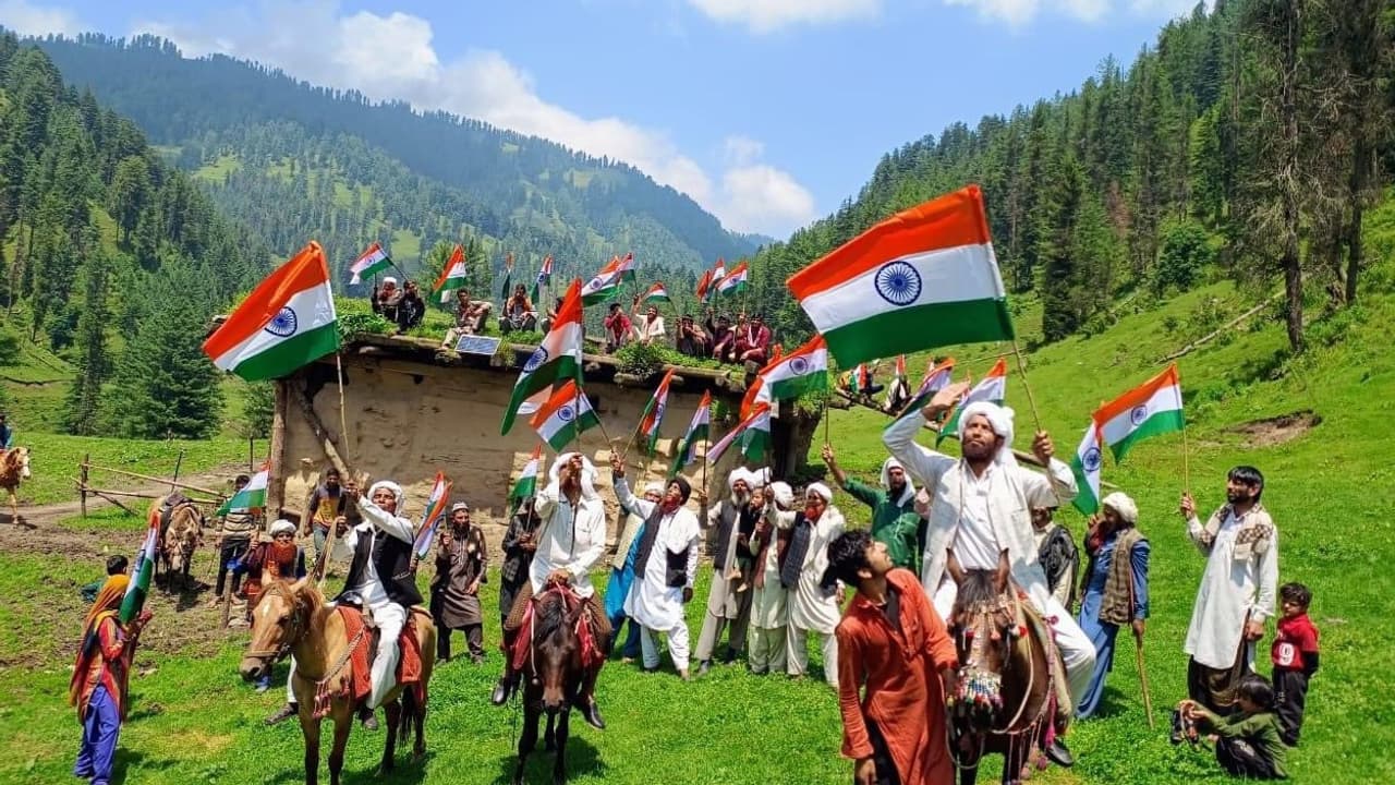 இது என்னது சுதந்திர தின செல்பி; எடுத்துக் குவிக்கும் மக்கள்.. ரெக்கார்டு பிரேக்!