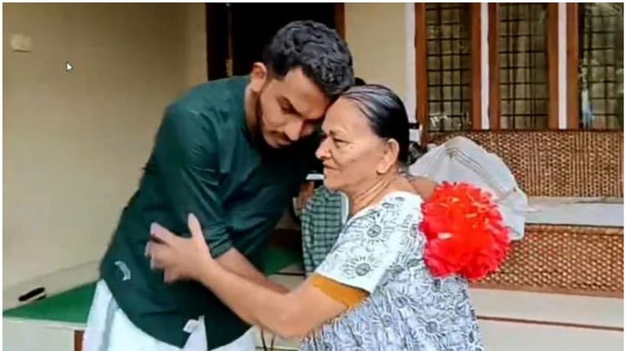 'അവർ ഒളിച്ചോടുകയാണ്, എങ്കിലും നമ്മൾക്ക് നിരന്തരം ഈ ചോദ്യം ചോദിക്കാം'; പുതുപ്പള്ളിയിൽ വികസനം ചർച്ചയാക്കി ജെയ്ക് 'അവർ ഒളിച്ചോടുകയാണ്, എങ്കിലും നമ്മൾക്ക് നിരന്തരം ഈ ചോദ്യം ചോദിക്കാം'; പുതുപ്പള്ളിയിൽ വികസനം ചർച്ചയാക്കി ജെയ്ക്