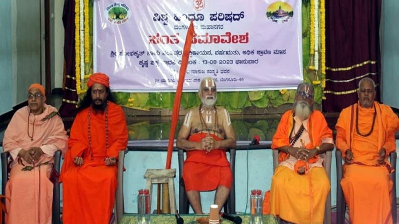 ಹಿಂದೂ ಹುಡುಗರಿಗೂ ಗಂಡಸ್ತನವಿದೆ, ಲವ್‌ ಮಾಡಿ ಮತಾಂತರ ಮಾಡ್ತಾರೆ: ಆರೂಢ ಭಾರತೀ ಸ್ವಾಮೀಜಿ 