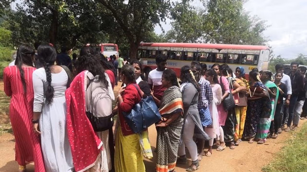 ಚಾಮರಾಜನಗರ: ಸಫಾರಿ, ಗೋಪಾಲಸ್ವಾಮಿ ಬೆಟ್ಟದಲ್ಲಿ ಪ್ರವಾಸಿಗರ ದಂಡು..! ಚಾಮರಾಜನಗರ: ಸಫಾರಿ, ಗೋಪಾಲಸ್ವಾಮಿ ಬೆಟ್ಟದಲ್ಲಿ ಪ್ರವಾಸಿಗರ ದಂಡು..!