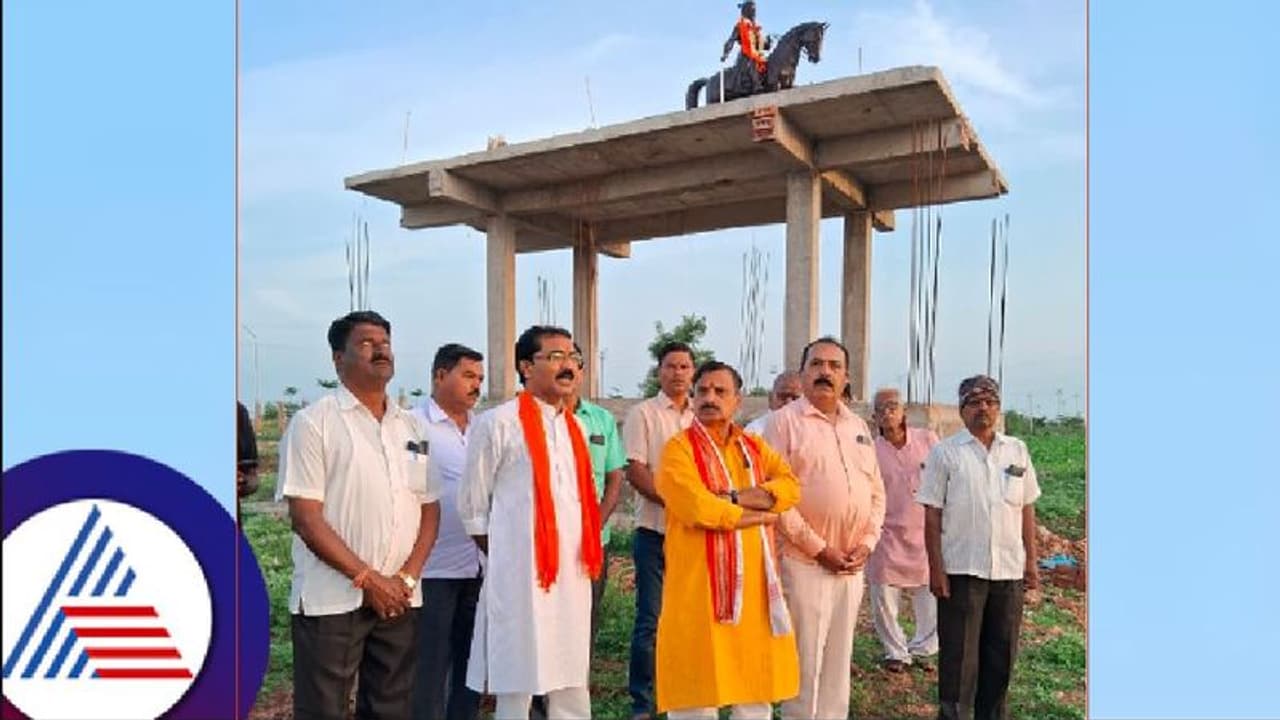 ಪರ ವಿರೋಧದ ನಡುವೆ ರಾತ್ರೋರಾತ್ರಿ ಶಿವಾಜಿ ಮಹಾರಾಜರ ಮೂರ್ತಿ ಪ್ರತಿಷ್ಠಾಪನೆ!
