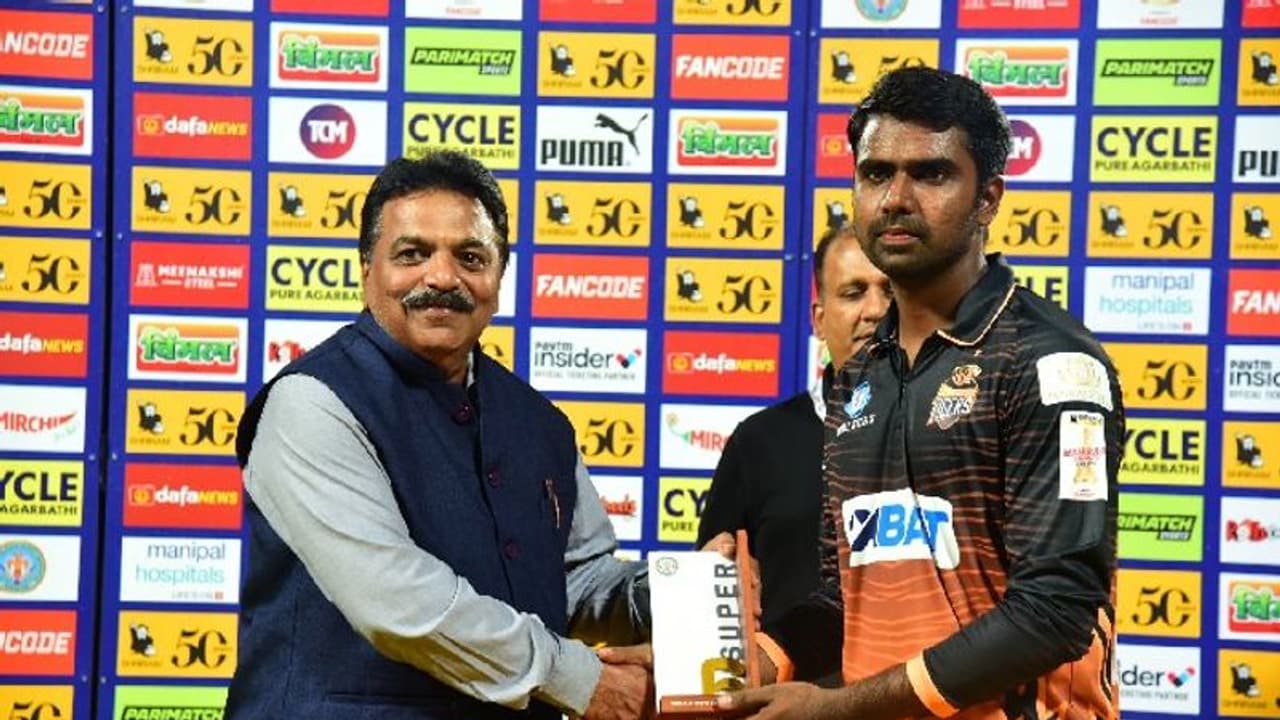 ಮಹಾರಾಜ ಟ್ರೋಫಿ: ಗುಲ್ಬರ್ಗ, ಹುಬ್ಬಳ್ಳಿ ಭರ್ಜರಿ ಶುಭಾರಂಭ..! ಮಹಾರಾಜ ಟ್ರೋಫಿ: ಗುಲ್ಬರ್ಗ, ಹುಬ್ಬಳ್ಳಿ ಭರ್ಜರಿ ಶುಭಾರಂಭ..!