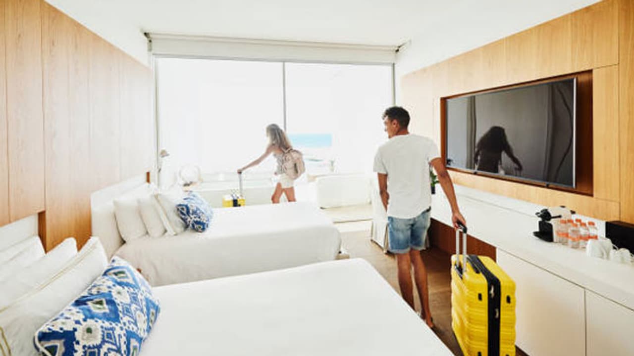 ഹോട്ടലുകളിൽ റൂം ബുക്ക് ചെയ്യുന്നവരെ ലക്ഷ്യം വെച്ച് തട്ടിപ്പുകാർ; പുതിയ രീതിയിൽ പണി കിട്ടുന്നത് ഹോട്ടലുകൾക്കും ഹോട്ടലുകളിൽ റൂം ബുക്ക് ചെയ്യുന്നവരെ ലക്ഷ്യം വെച്ച് തട്ടിപ്പുകാർ; പുതിയ രീതിയിൽ പണി കിട്ടുന്നത് ഹോട്ടലുകൾക്കും