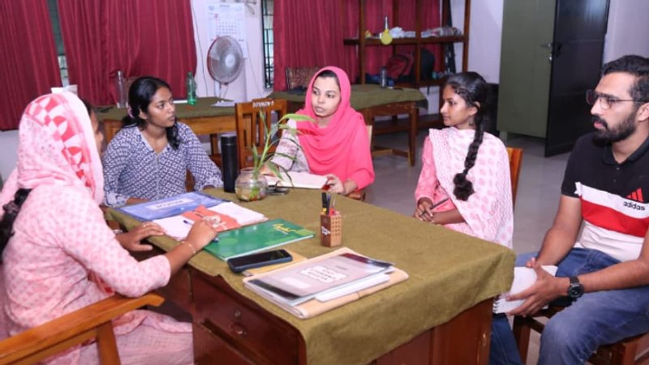 രക്ഷിതാക്കൾക്കും അധ്യാപകർക്കും എതിരെ വരെ പരാതികൾ; ചൈൽഡ് ഹെൽപ് ലൈൻ 10 ദിവസത്തിൽ തീർപ്പാക്കിയത് 67 കേസ്