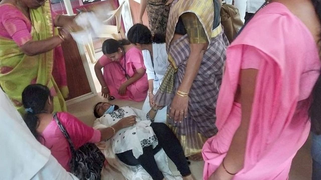 ಮಂಗಳೂರು: ಗ್ರಾಮಸಭೆಯಲ್ಲಿ ಗ್ರಾಮಸ್ಥರ ಒತ್ತಡಕ್ಕೆ ವೈದ್ಯಾಧಿಕಾರಿಗೆ ಗರ್ಭಪಾತ: ಪೊಲೀಸ್‌ಗೆ ದೂರು