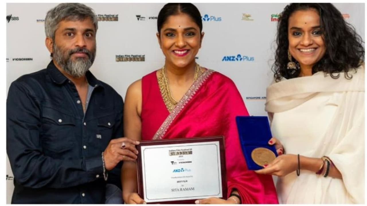 'சீதா ராமம்' படத்திற்கு கிடைத்த சர்வதேச விருது! சந்தோஷத்தில் படக்குழு! 'சீதா ராமம்' படத்திற்கு கிடைத்த சர்வதேச விருது! சந்தோஷத்தில் படக்குழு!