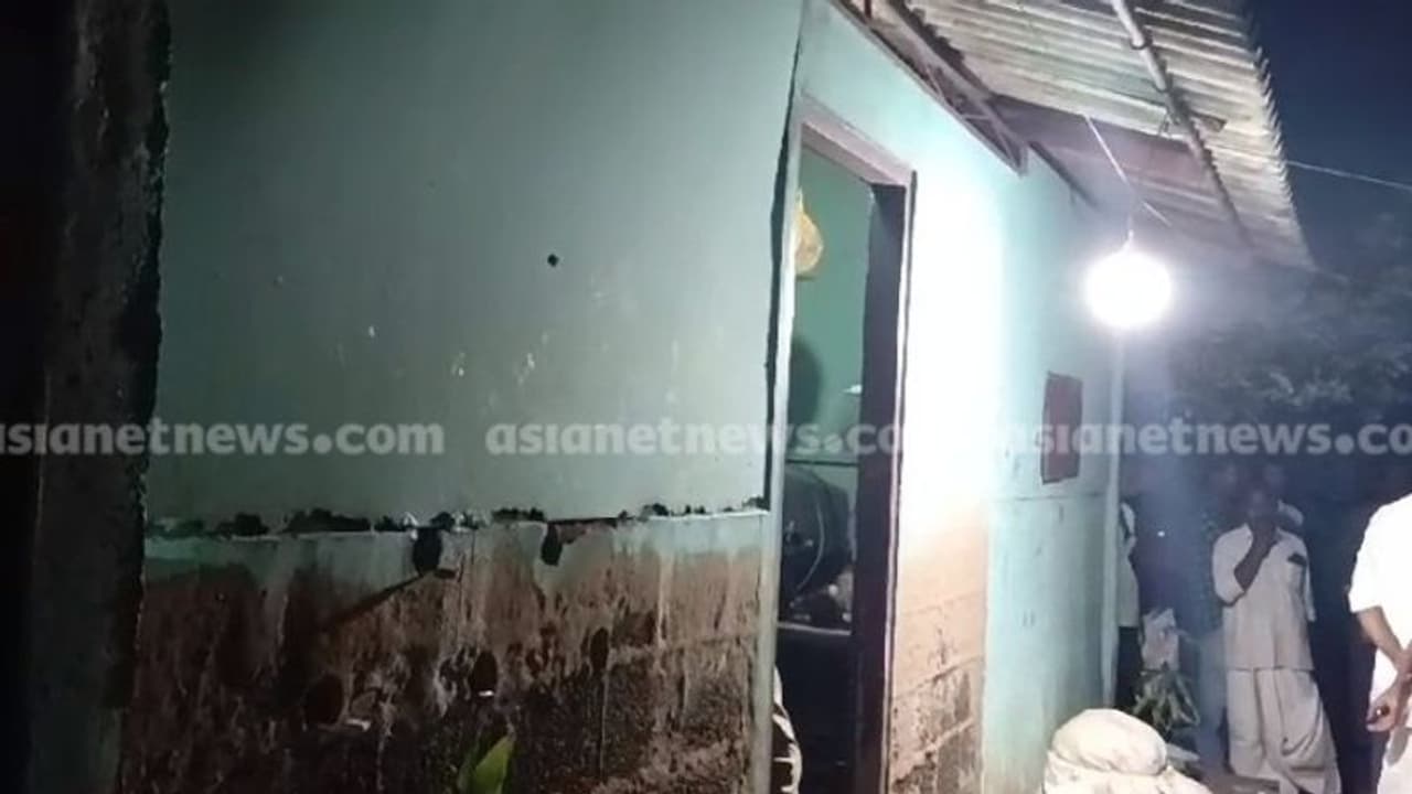 കെഎസ്ആർടിസിയിൽ നിന്ന് പിരിച്ചുവിട്ട മുൻ എംപാനൽ ജീവനക്കാരനും ഭാര്യയും മരിച്ച നിലയിൽ കെഎസ്ആർടിസിയിൽ നിന്ന് പിരിച്ചുവിട്ട മുൻ എംപാനൽ ജീവനക്കാരനും ഭാര്യയും മരിച്ച നിലയിൽ