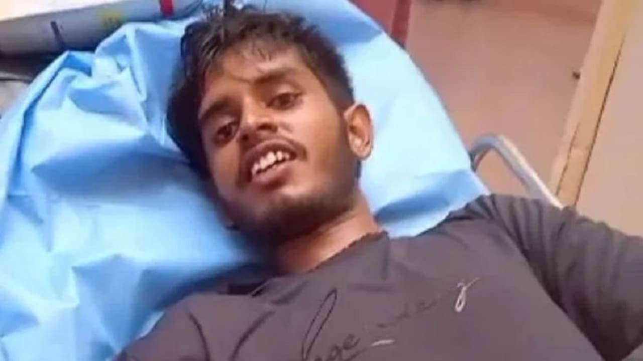 ಅಂತ್ಯಕ್ರಿಯೆಗೆ ಪ್ರಿಯತಮೆ ಆಹ್ವಾನಿಸಿ ಲೈವಲ್ಲೇ ಪ್ರಾಣಬಿಟ್ಟ ರೇಬಿಸ್‌ ಪೀಡಿತ!