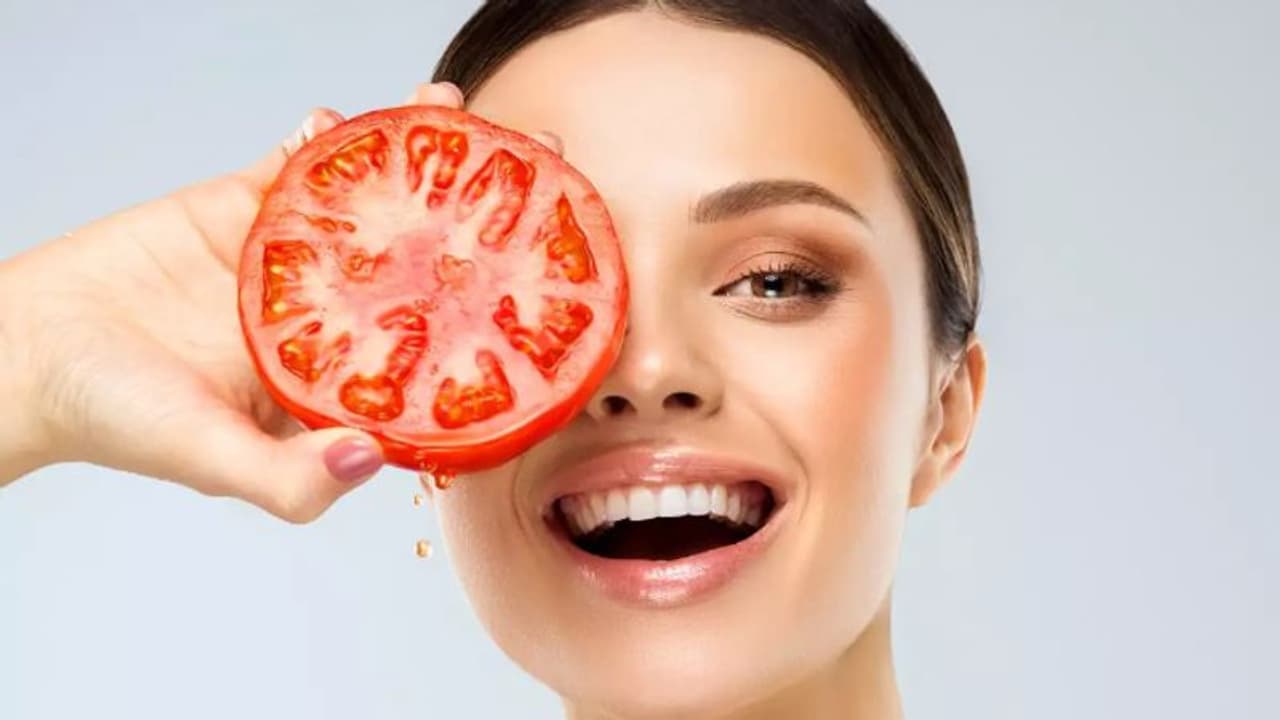 തിളക്കവും ആരോഗ്യവുമുള്ള ചര്‍മ്മത്തിനായി പതിവായി കഴിക്കാം ഈ അഞ്ച് ഭക്ഷണങ്ങള്‍... 