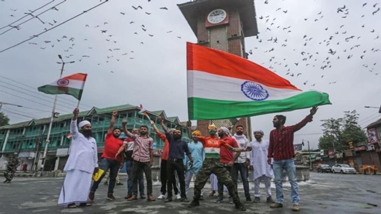 முதன்முறையாக கட்டுப்பாடுகள் இல்லாமல் சுதந்திர தினம் கொண்டாடும் ஜம்மு காஷ்மீர்!