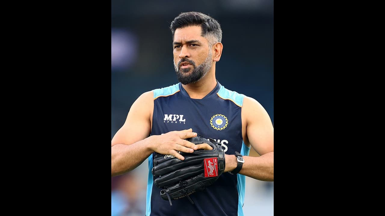 MS Dhoni Bharat: பாரதியனாக மாறிய தோனி – வைரலாகும் இன்ஸ்டா புரோபைல் பிக்ஸர்! MS Dhoni Bharat: பாரதியனாக மாறிய தோனி – வைரலாகும் இன்ஸ்டா புரோபைல் பிக்ஸர்!