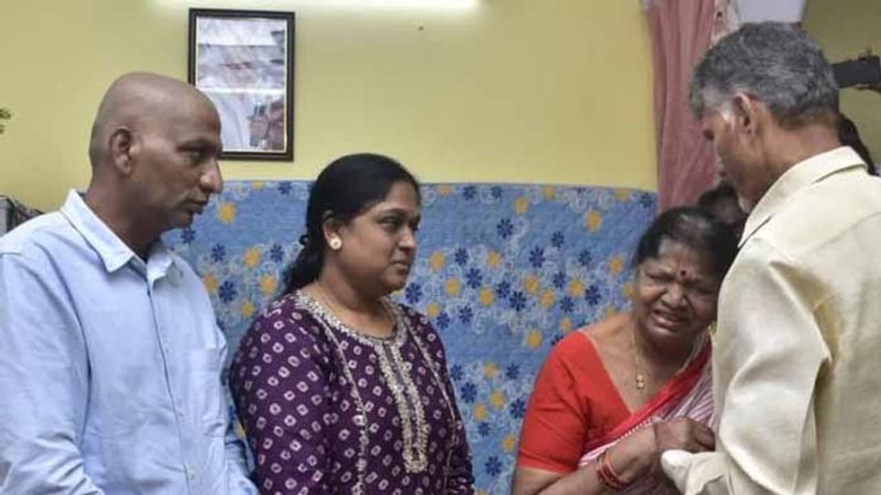 గద్దర్ పై కాల్పుల ఘటనలో నాపై దుష్ఫ్రచారం: చంద్రబాబు గద్దర్ పై కాల్పుల ఘటనలో నాపై దుష్ఫ్రచారం: చంద్రబాబు