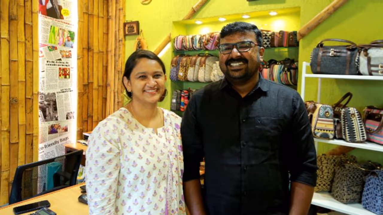 ബിസിനസ്സ് അല്ല, ഇപ്പോൾ ഇത് പാഷൻ'; വിജയത്തെ സഞ്ചിയിലാക്കിയ ദമ്പതികൾ ബിസിനസ്സ് അല്ല, ഇപ്പോൾ ഇത് പാഷൻ'; വിജയത്തെ സഞ്ചിയിലാക്കിയ ദമ്പതികൾ