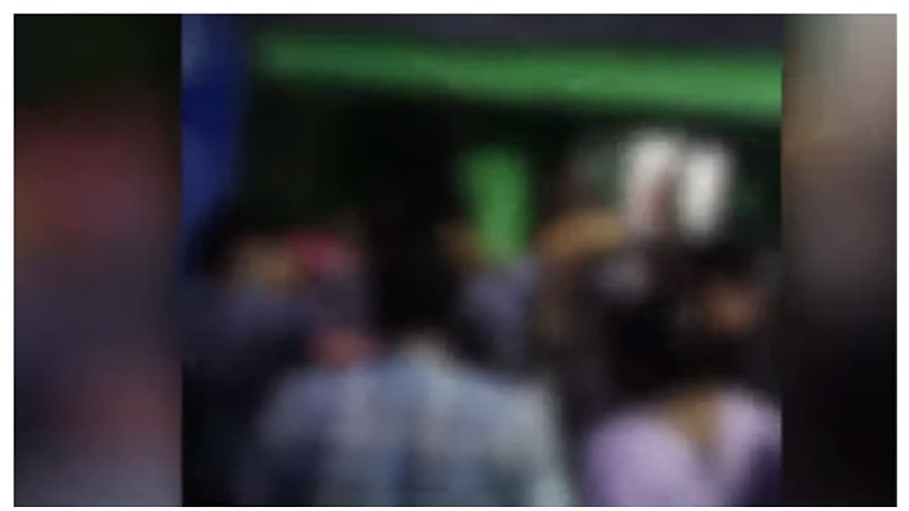 സ്ത്രീകളെ കടന്നു പിടിച്ചെന്ന് പരാതി; രണ്ട് പൊലീസുകാർ കസ്റ്റഡിയിൽ സ്ത്രീകളെ കടന്നു പിടിച്ചെന്ന് പരാതി; രണ്ട് പൊലീസുകാർ കസ്റ്റഡിയിൽ