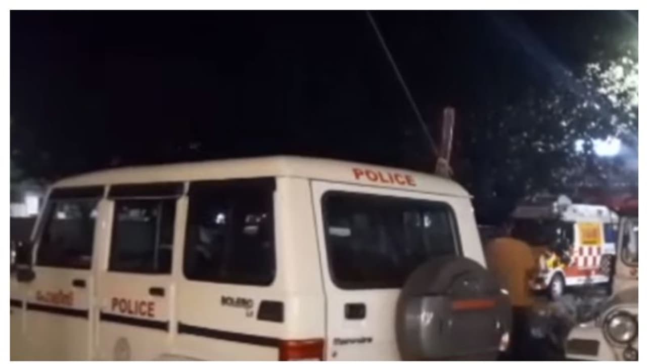 എക്സൈസുകാരെയും പൊലീസുകാരെയും ആക്രമിച്ചു; മൂന്നുപേർ അറസ്റ്റിൽ എക്സൈസുകാരെയും പൊലീസുകാരെയും ആക്രമിച്ചു; മൂന്നുപേർ അറസ്റ്റിൽ