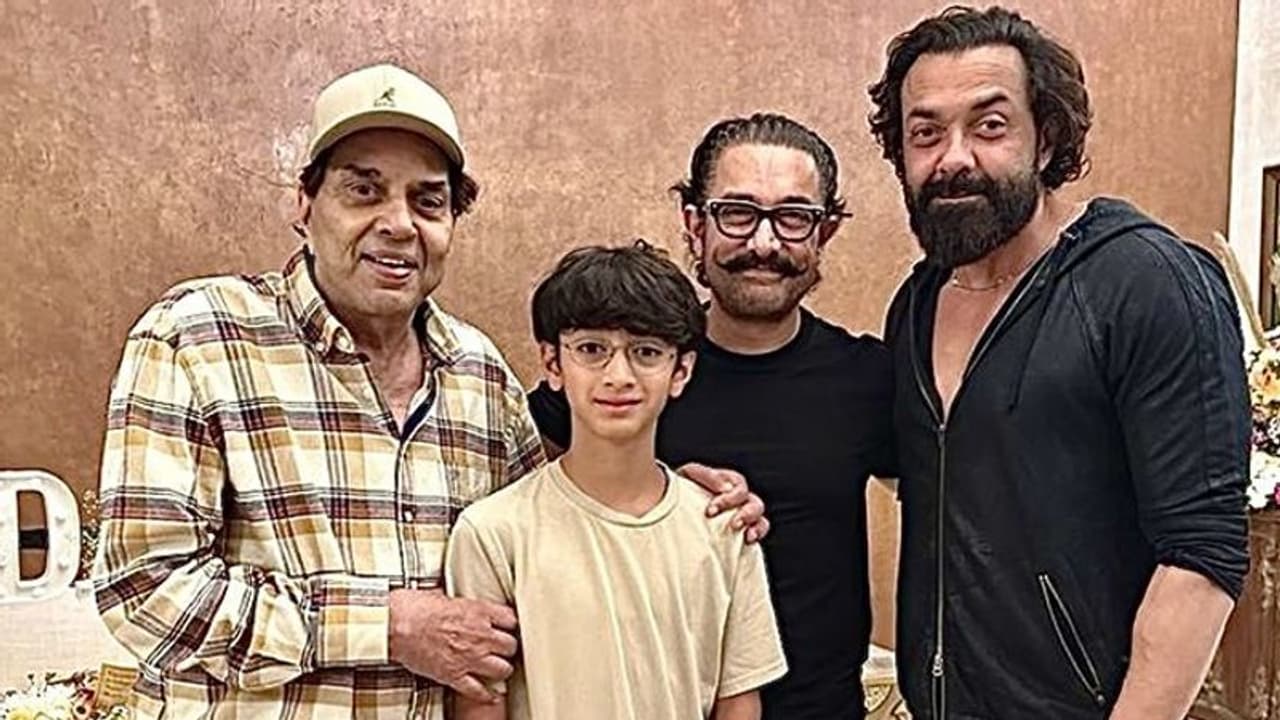 Dharmendra posing with Aamir, his son Azad Rao Khan makes fans ecstatic; Know details Dharmendra posing with Aamir, his son Azad Rao Khan makes fans ecstatic; Know details