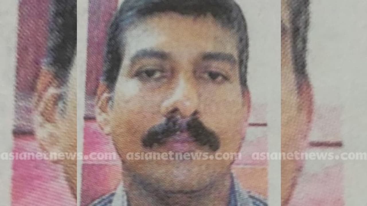 എറണാകുളം മെഡിക്കൽ കോളേജിൽ അലഞ്ഞു നടന്ന പശുവിനെ വിറ്റു; ജീവനക്കാരൻ അറസ്റ്റിൽ എറണാകുളം മെഡിക്കൽ കോളേജിൽ അലഞ്ഞു നടന്ന പശുവിനെ വിറ്റു; ജീവനക്കാരൻ അറസ്റ്റിൽ