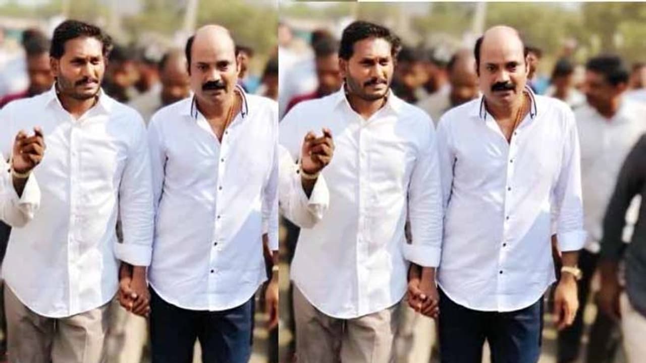 గెలుపే అన్ని సమస్యలకు పరిష్కారం, సజ్జల వ్యాఖ్యలపై... : విజయవాడలో అనుచరులతో యార్లగడ్డ భేటీ గెలుపే అన్ని సమస్యలకు పరిష్కారం, సజ్జల వ్యాఖ్యలపై... : విజయవాడలో అనుచరులతో యార్లగడ్డ భేటీ