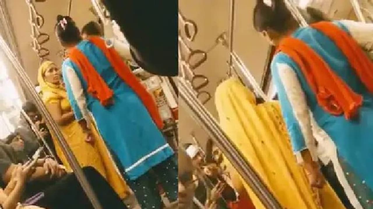 നിൽക്കാൻ സ്ഥലം പോരാ, ഡെൽഹി മെട്രോയിൽ സ്ത്രീകളുടെ പൊരിഞ്ഞ തല്ല്, വീഡിയോ വൈറൽ!
