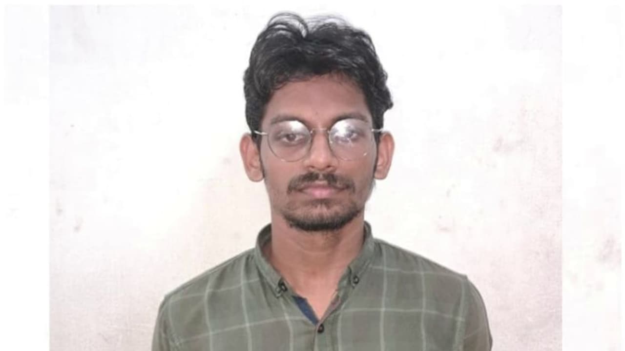 സ്ത്രീകളുടെ ശുചിമുറി ദൃശ്യം പകർത്താൻ ശ്രമിച്ച യുവാവ് അറസ്റ്റിൽ; മൊബൈൽ ഒളിപ്പിച്ചത് കാർഡ്ബോർഡ് പെട്ടിയിൽ