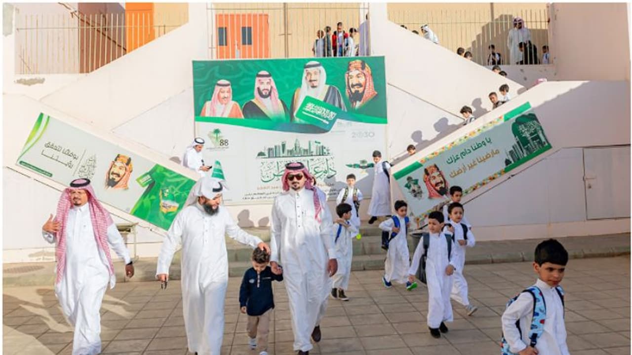 വേനലവധി കഴിഞ്ഞ് സൗദിയിലെ സ്കൂളുകൾ ഈ മാസം 20 ന് തുറക്കും വേനലവധി കഴിഞ്ഞ് സൗദിയിലെ സ്കൂളുകൾ ഈ മാസം 20 ന് തുറക്കും