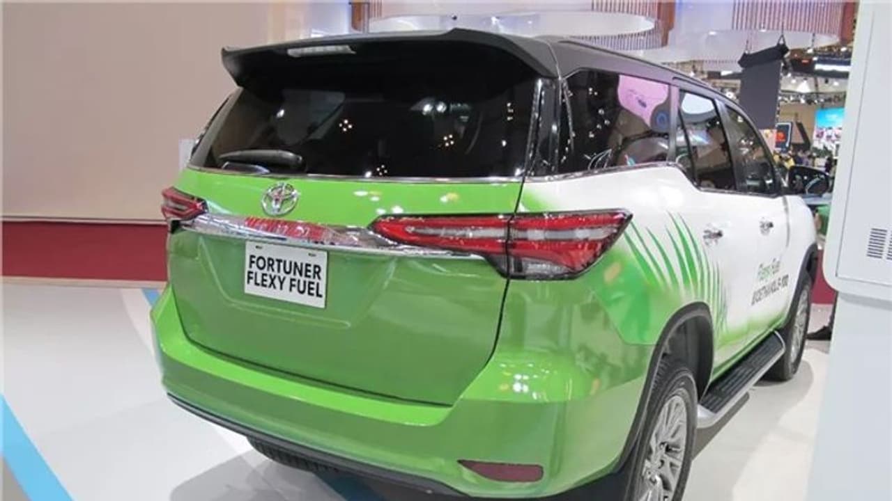 'ഏതും പോകുന്ന' ആ കിടിലൻ എഞ്ചിനുമായി ഇന്നോവയുടെ വല്ല്യേട്ടൻ, ഓട്ടോ ഷോയില്‍ താരമായി ടൊയോട്ട!